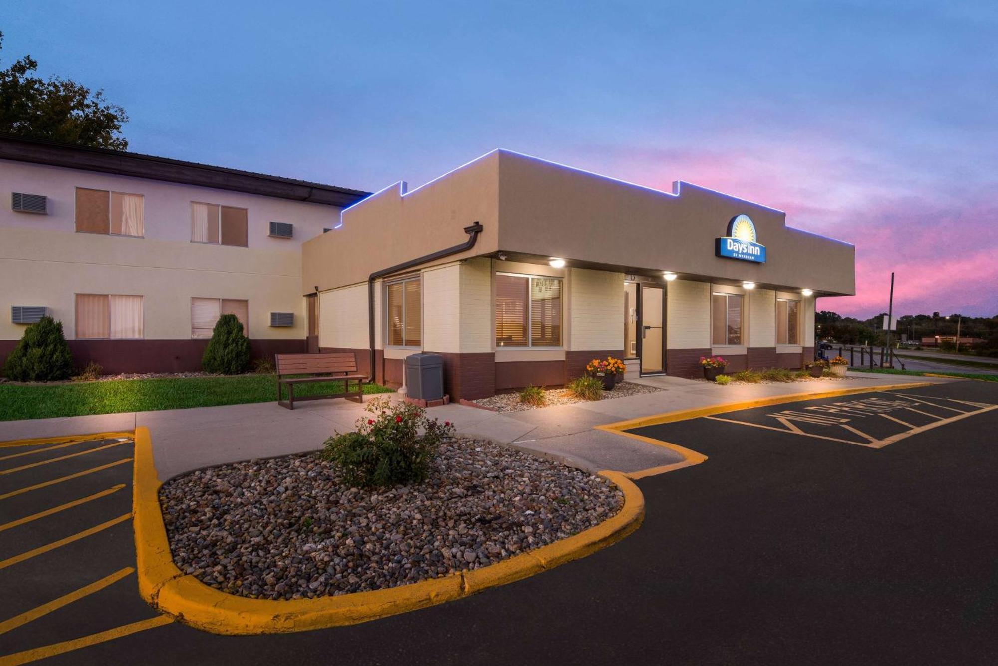Days Inn By Wyndham Newton Exterior foto
